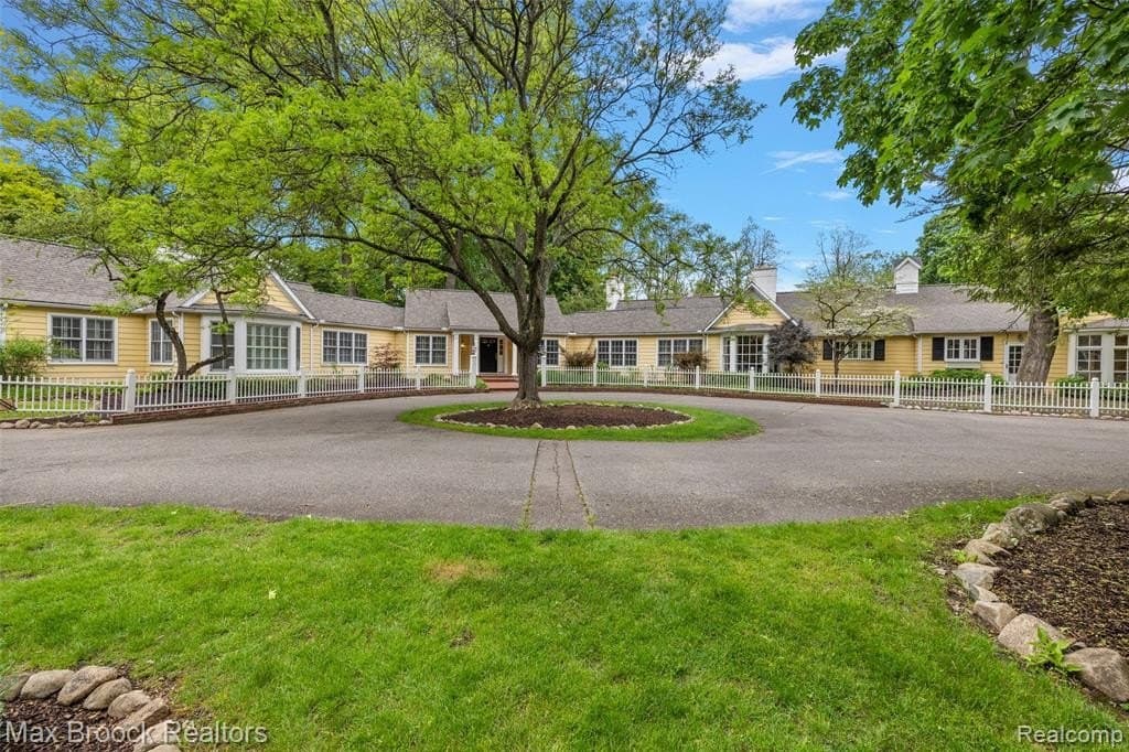 760 Lone Pine Rd, Bloomfield Hills