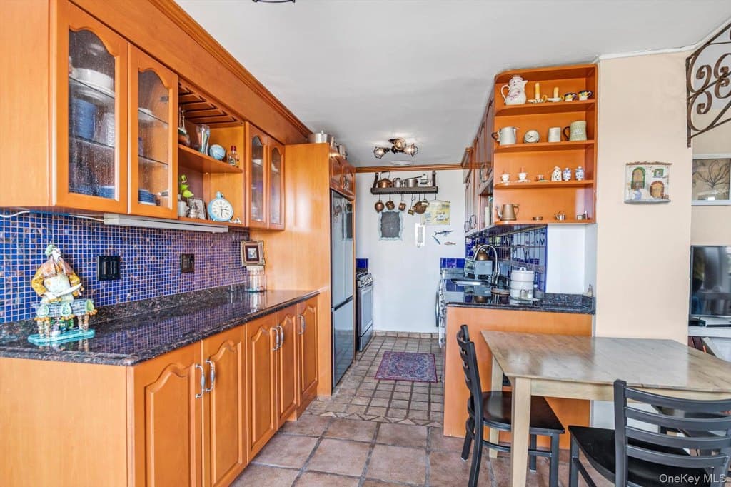 83-60 118th St Unit 12F