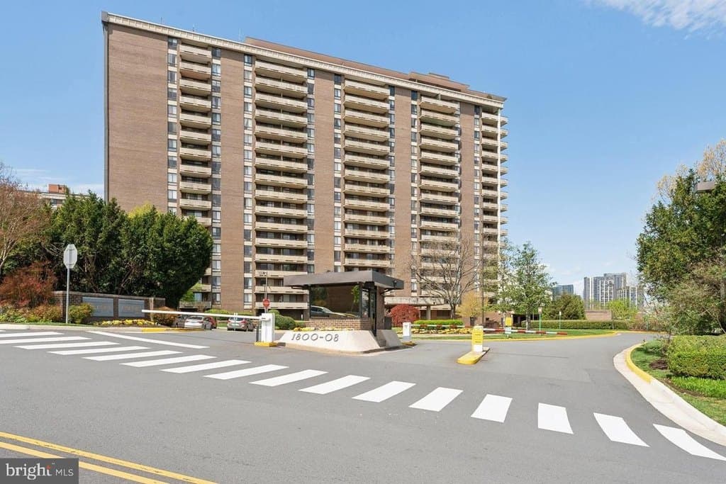 1800 Old Meadow Rd Apt 1409, McLean