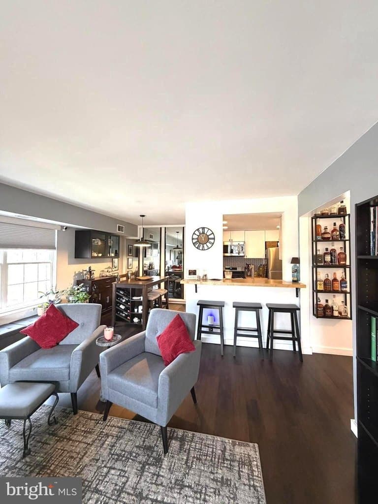 290 Drummers Ln Unit 290, Wayne