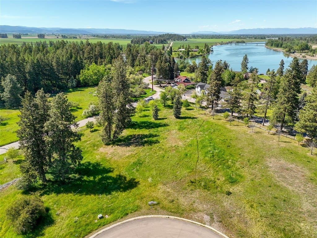 153 Fox Run Ct, Bigfork