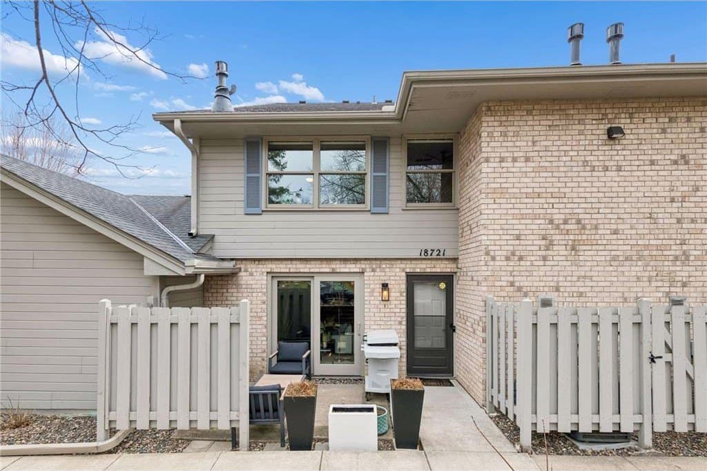 18721 Clear View Ct, Minnetonka