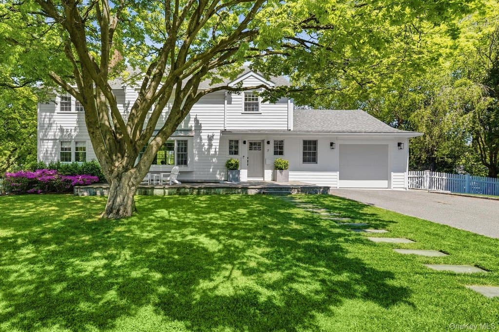7 Morehead Dr, Rye