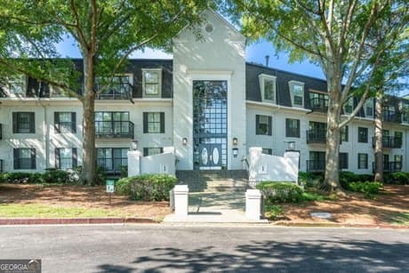 1105 Pine Heights Dr NE