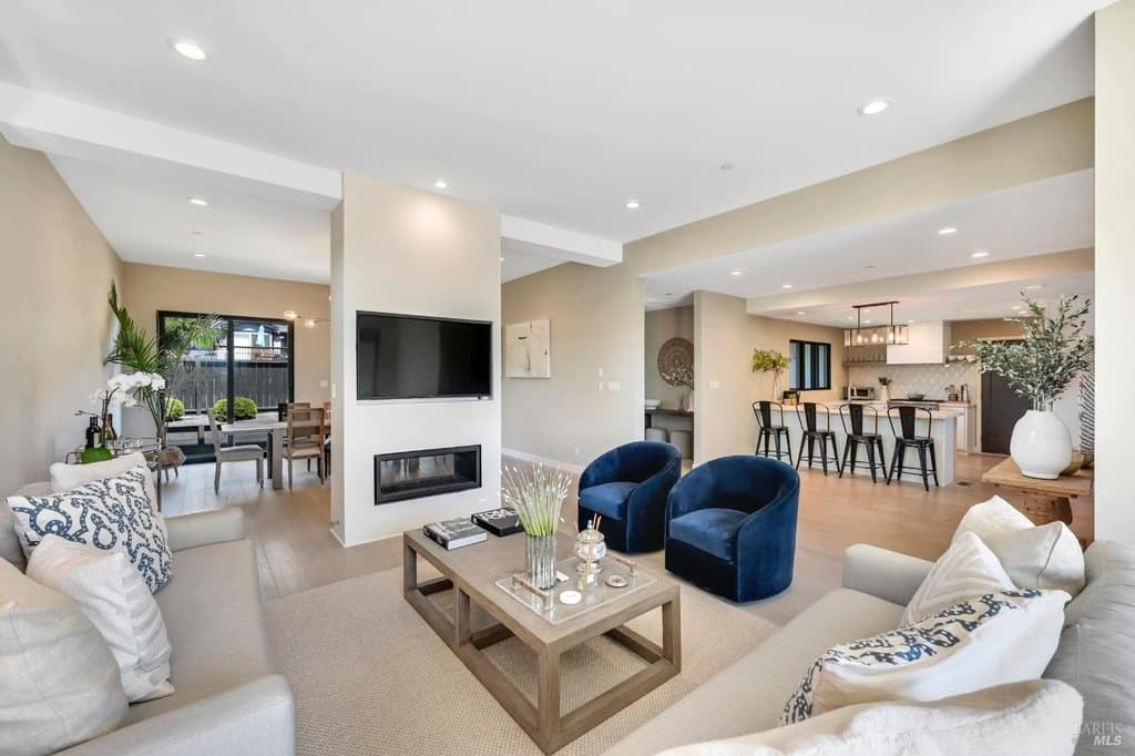 696 Hawthorne Dr, Tiburon