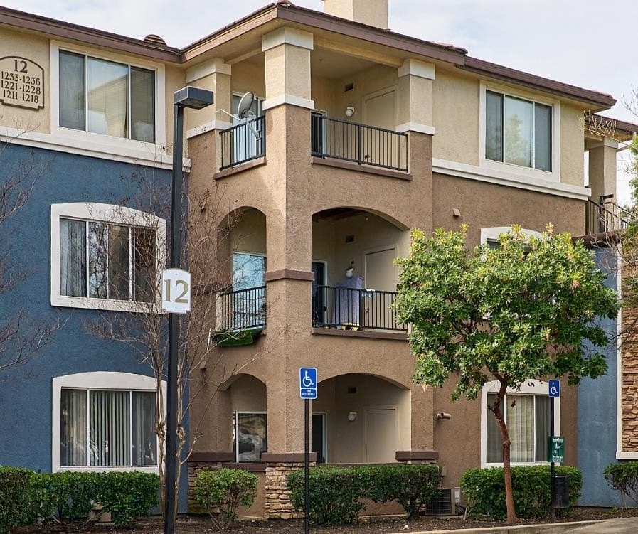 701 Gibson Dr Apt 1215, Roseville