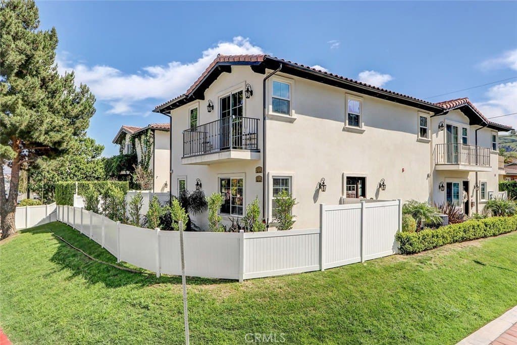 3922 W 242nd St, Torrance