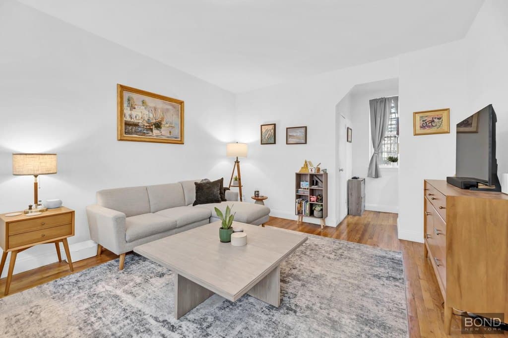 26 Bedford St Apt 2B, New York