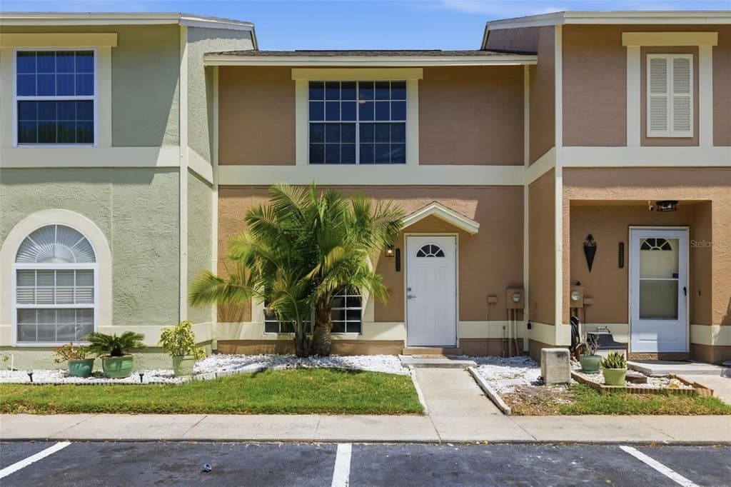1555 Chateaux De Ville Ct, Clearwater