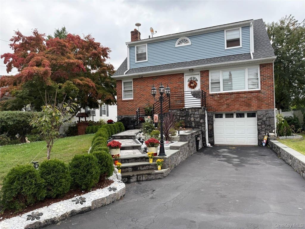 74 Johnson Rd, Scarsdale