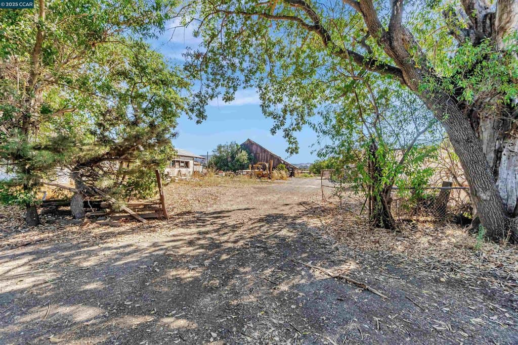 21200 Silva Rd, Sonoma