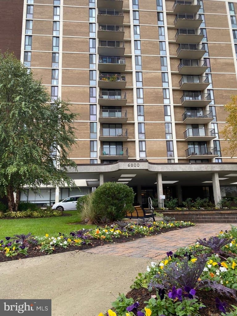 6800 Fleetwood Rd Apt 705, McLean