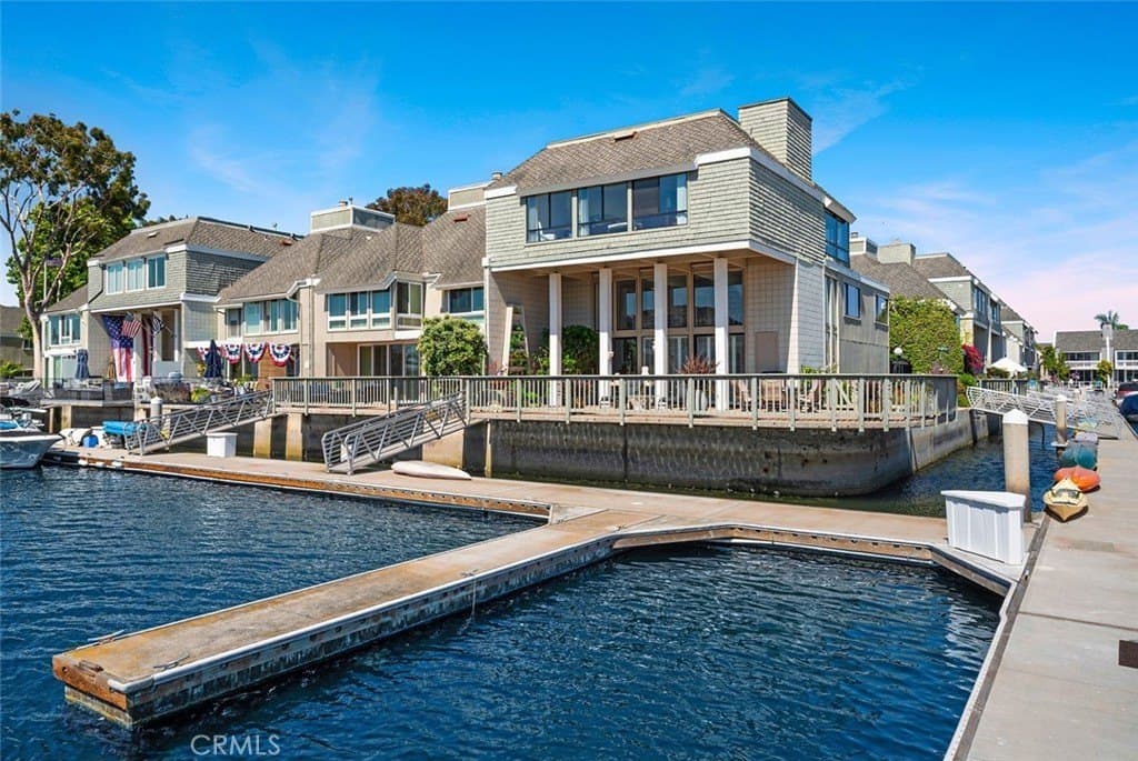 16445 Wimbledon Ln, Huntington Beach