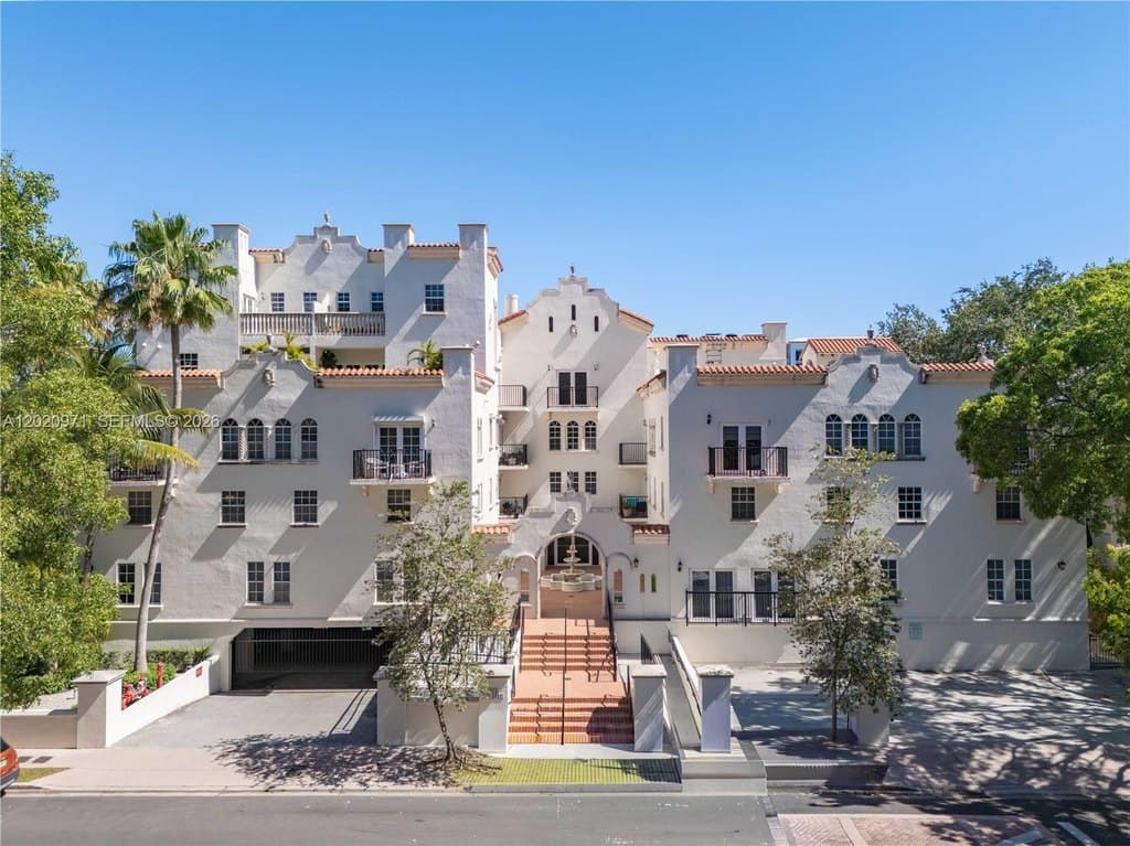323 Navarre Ave Apt 403, Coral Gables