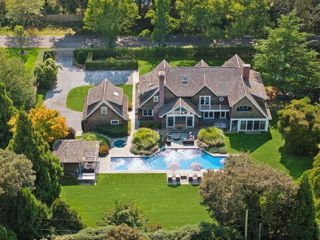 2 Borden Ln, East Hampton