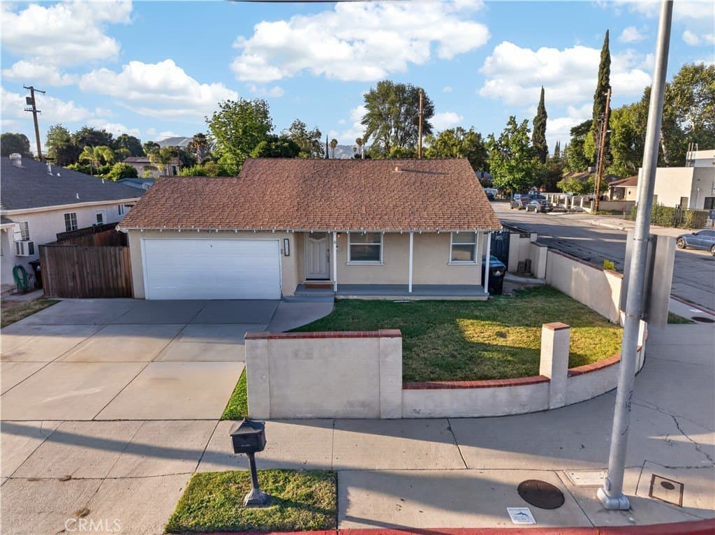 19335 Roscoe Blvd