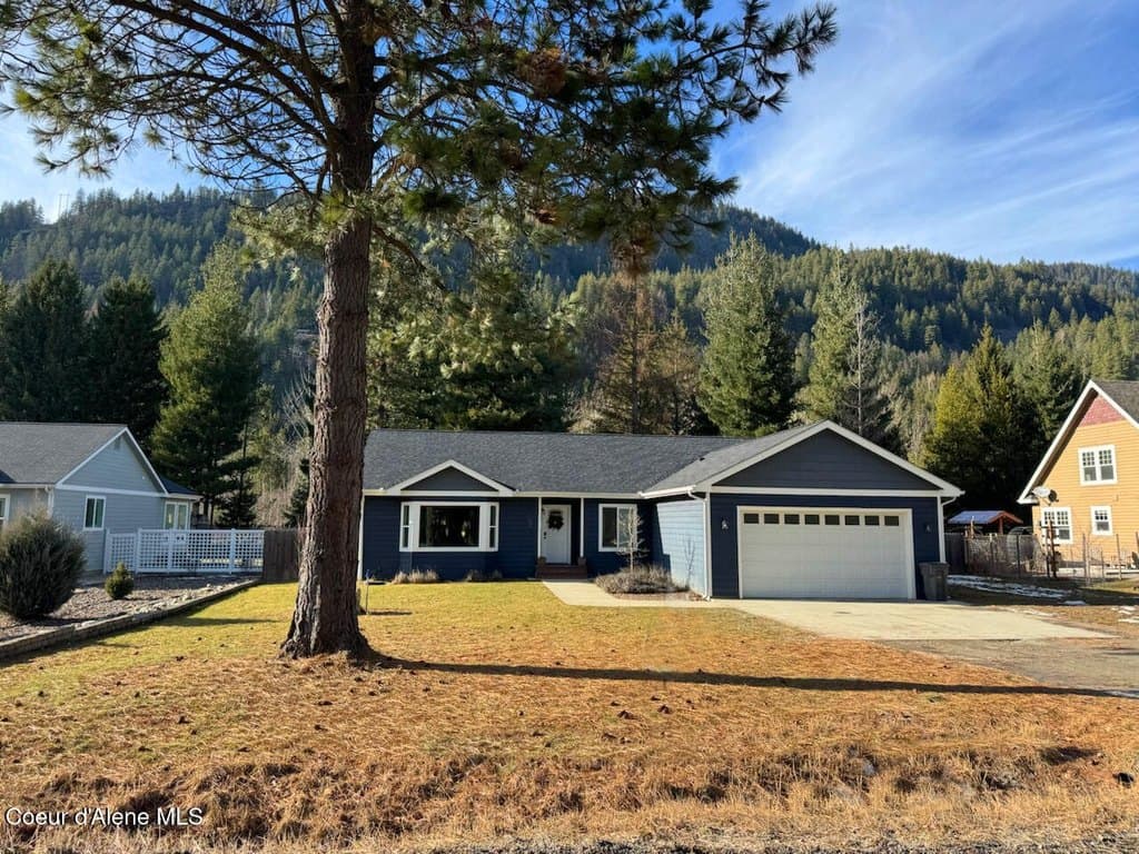 102 Park Ln, Sandpoint