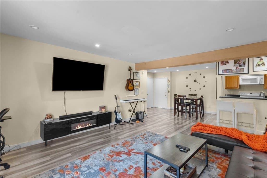 5460 White Oak Ave Unit C204, Encino