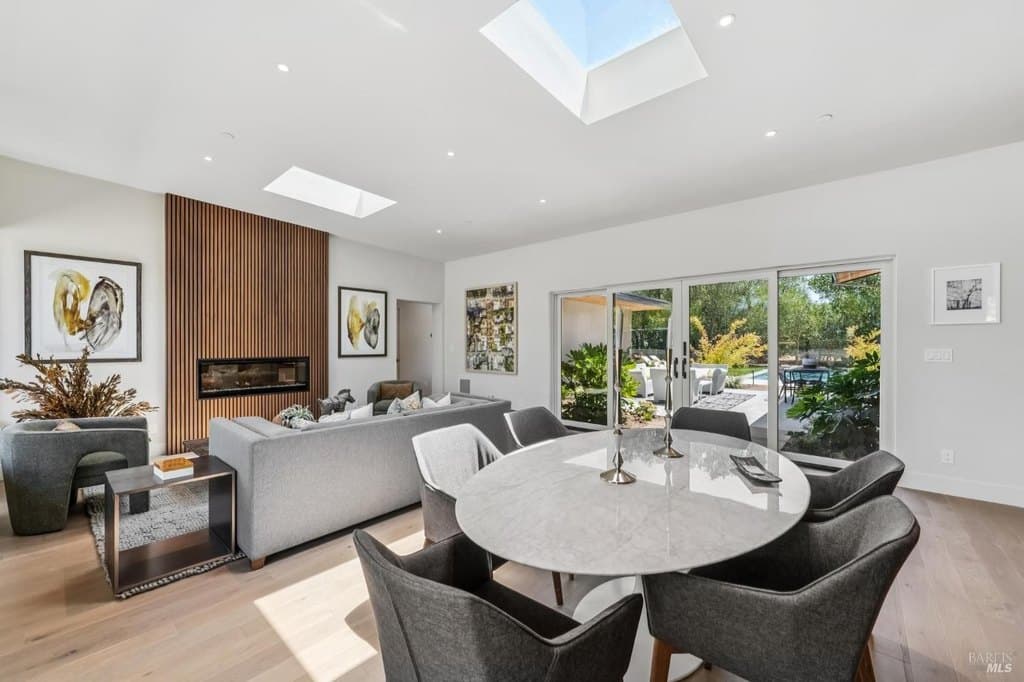 216 1st St E, Sonoma