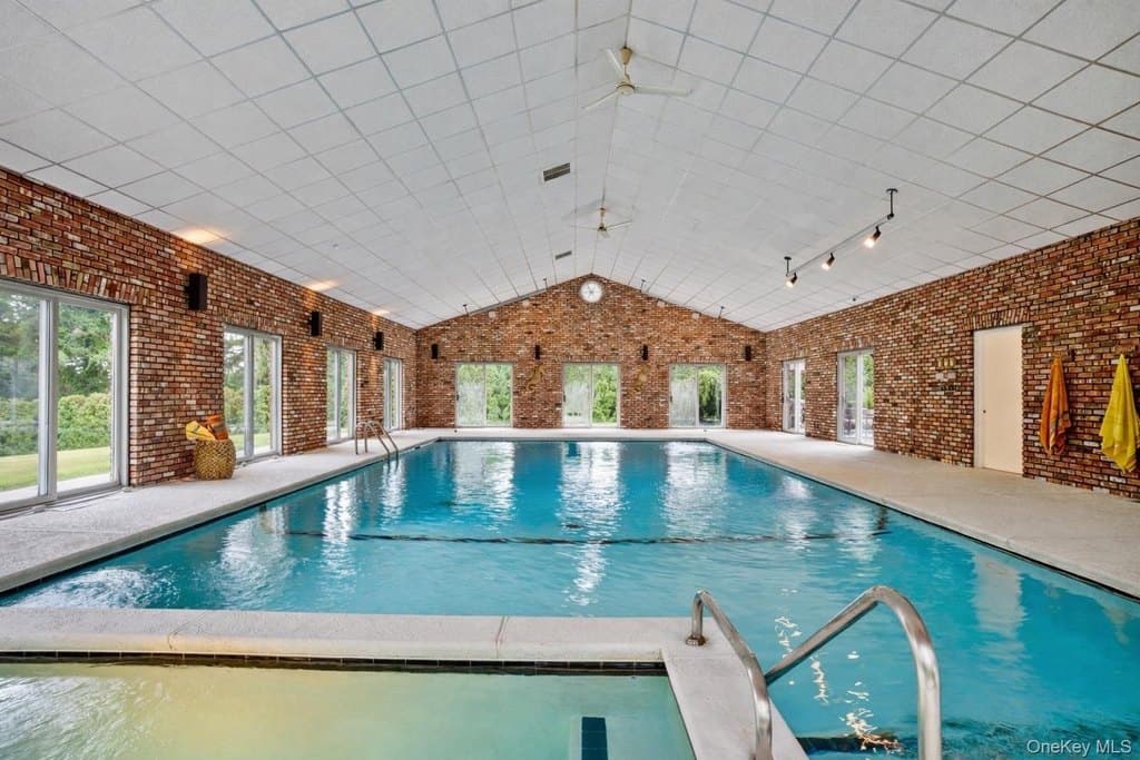 109 Mamaroneck Rd, Scarsdale