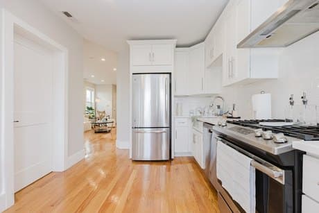 326 Chelsea St Apt 3