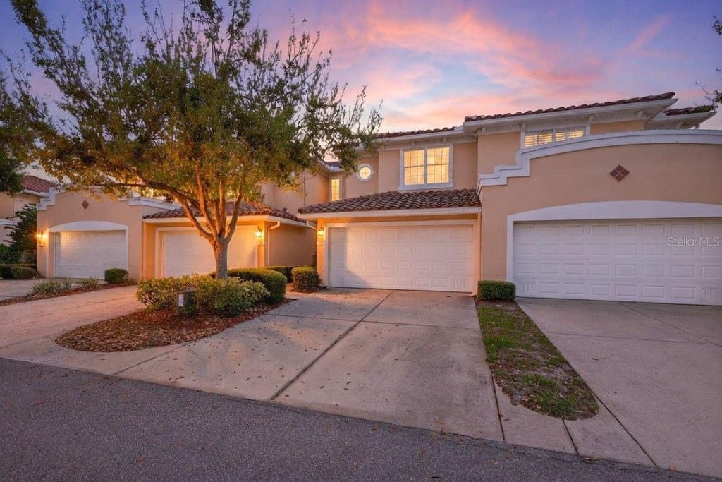 184 Valencia Cir, Saint Petersburg