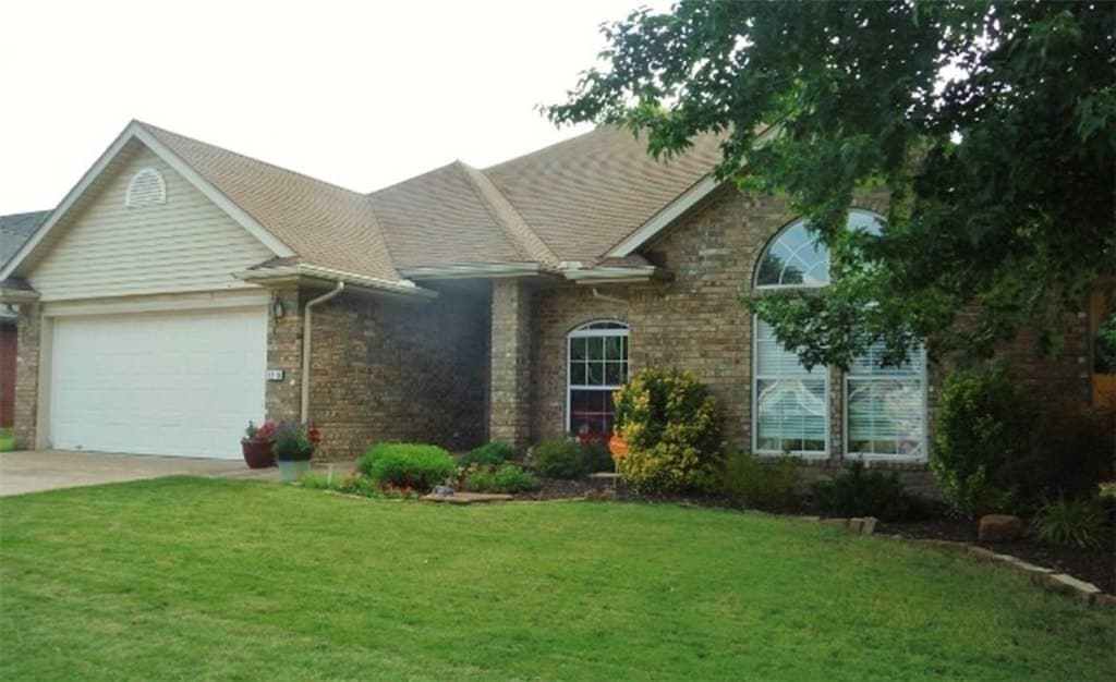 1210 N Quail Ter, Rogers