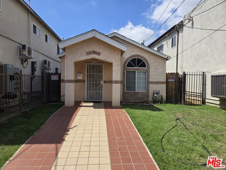 6165 Linden Ave, Long Beach