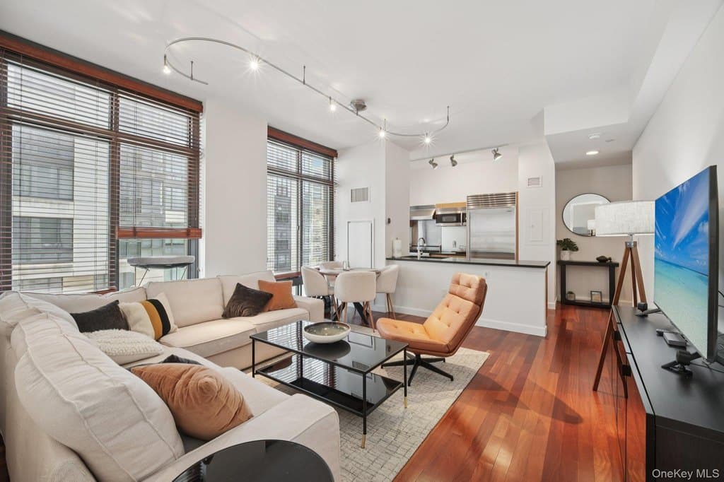 25 City Pl Apt 4B, White Plains