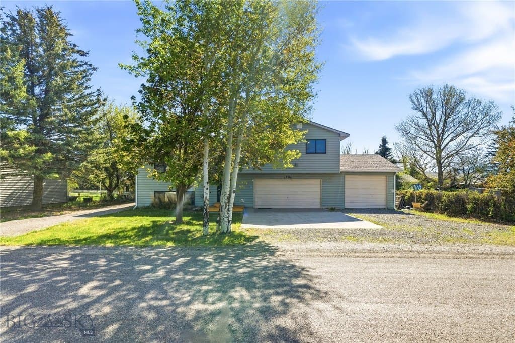 208 Elm Ln, Livingston