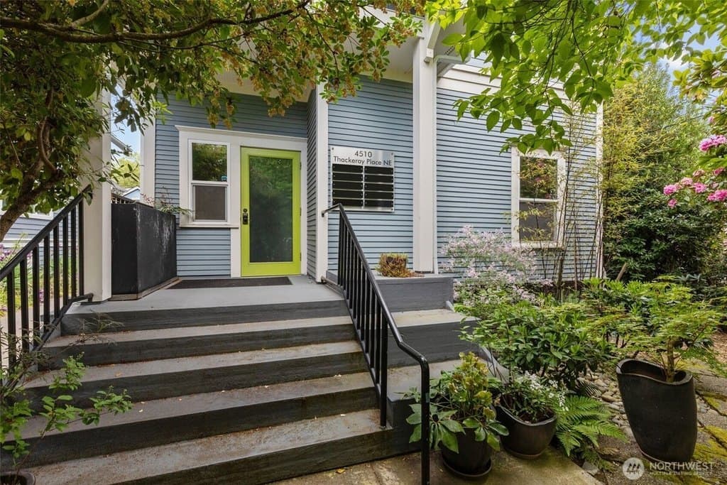 4510 Thackeray Pl NE