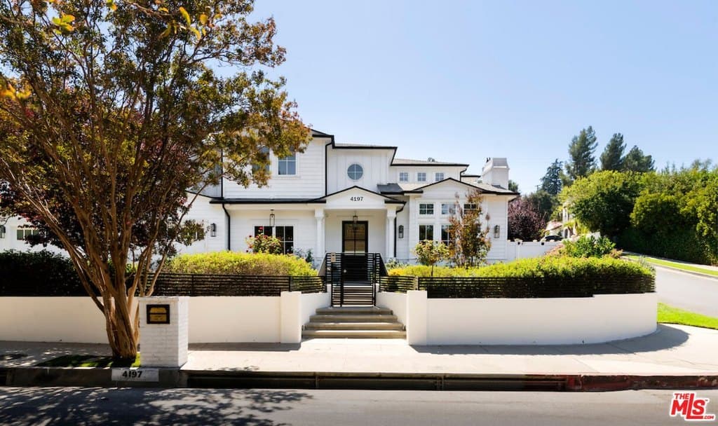 4197 Hayvenhurst Dr, Encino