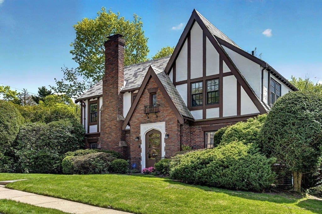16 Lancaster Rd, Newton