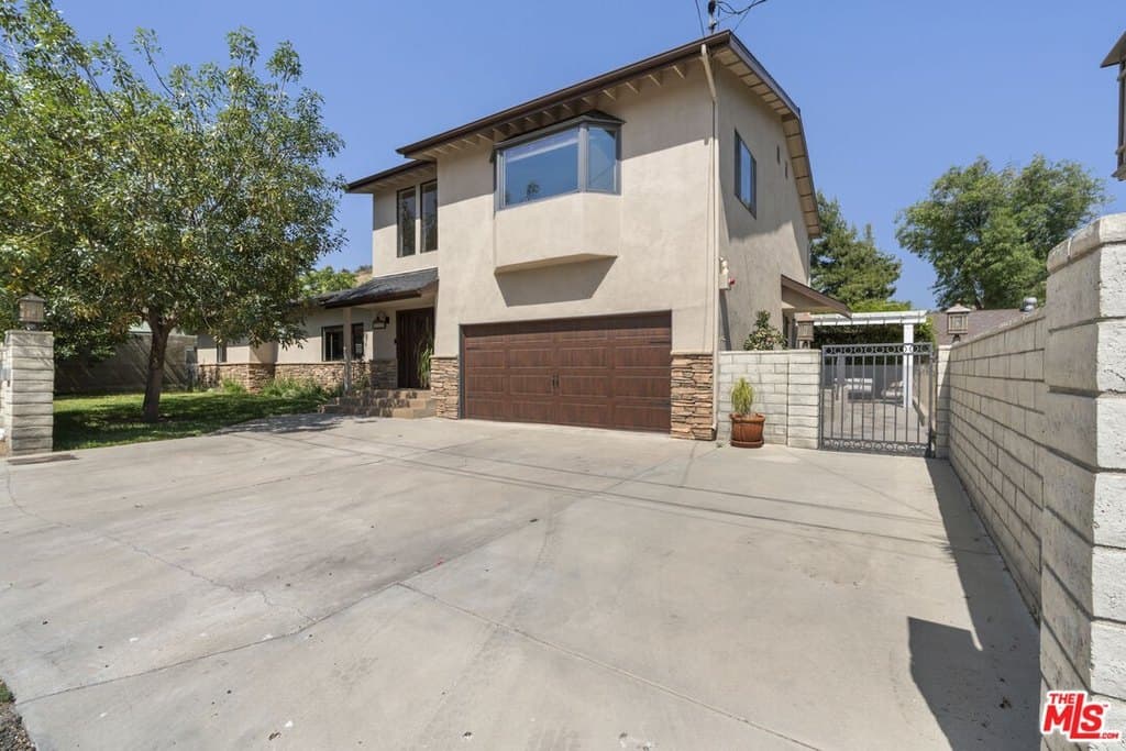 9144 Del Arroyo Dr