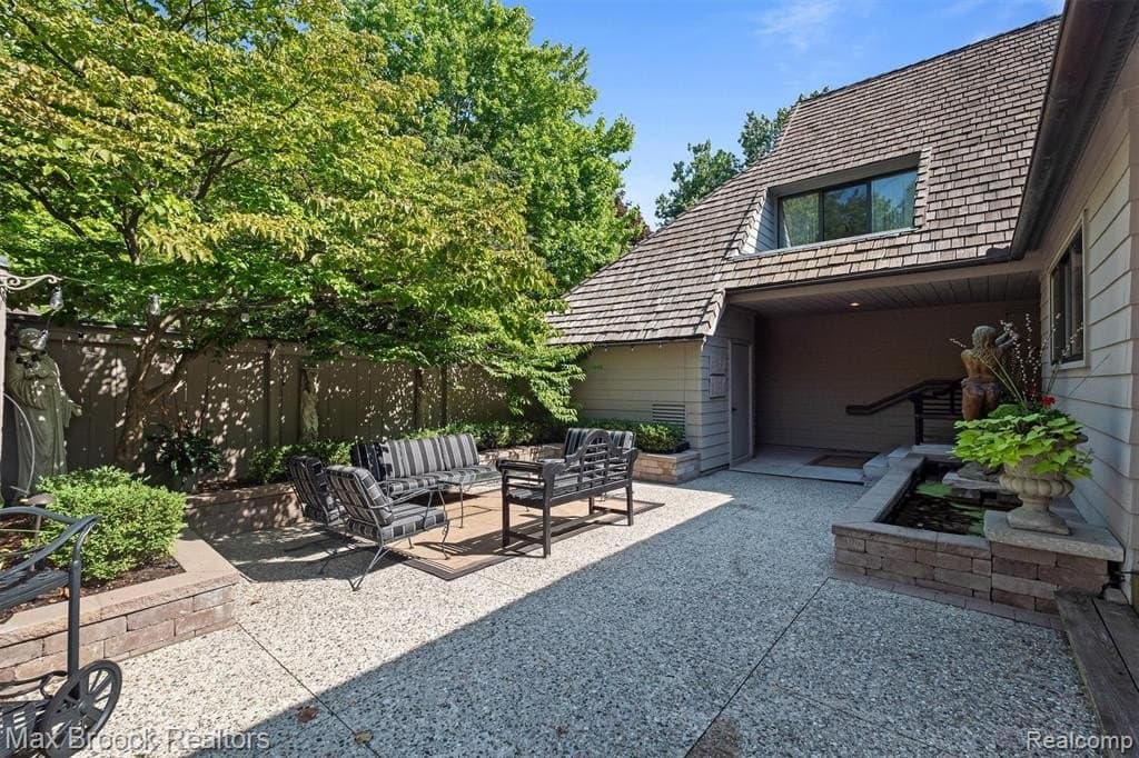969 Bloomfield Woods, Bloomfield Hills
