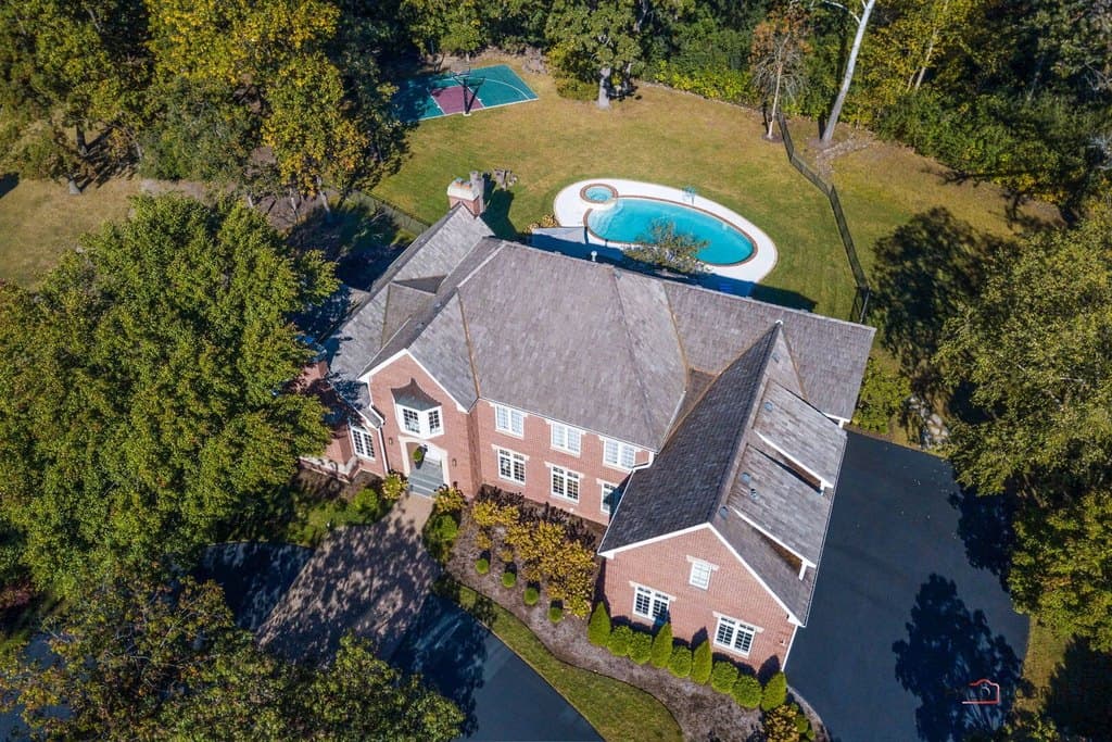 180 S Suffolk Ln, Lake Forest