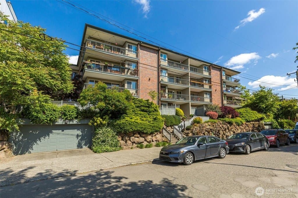 732 11th Ave E Apt 202, Seattle
