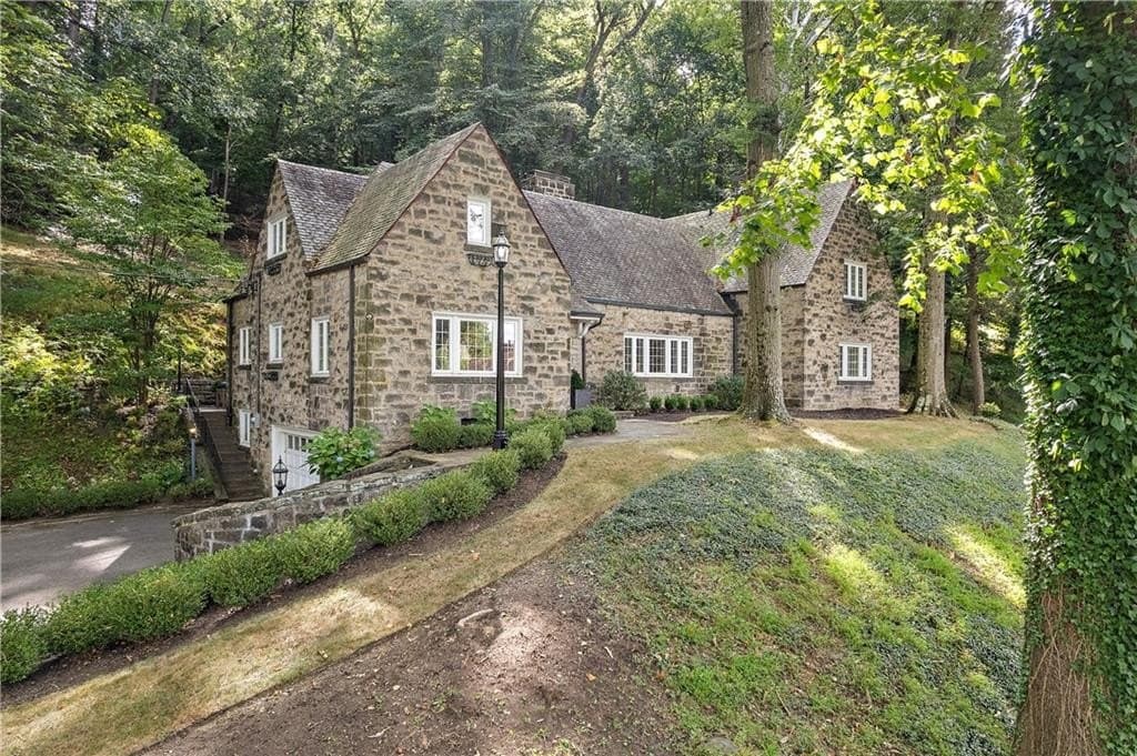 714 Irwin Dr, Sewickley