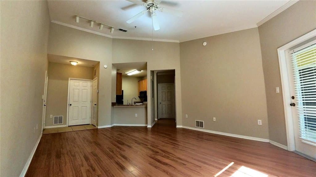 10017 Courtney Palms Blvd Apt 304, Tampa