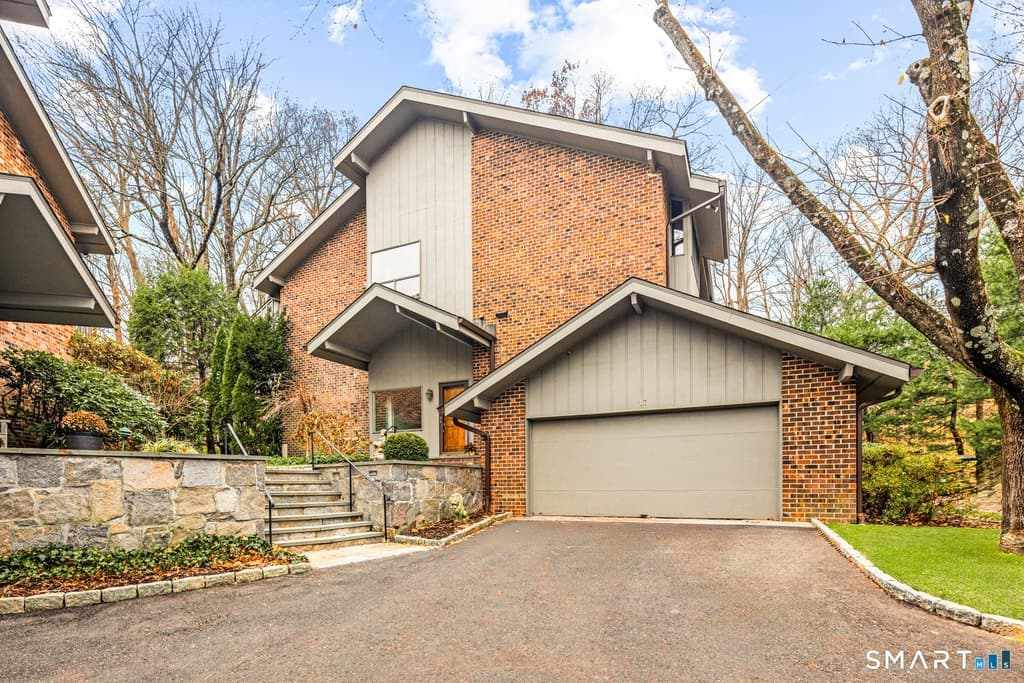 377 Main St Apt 17, New Canaan