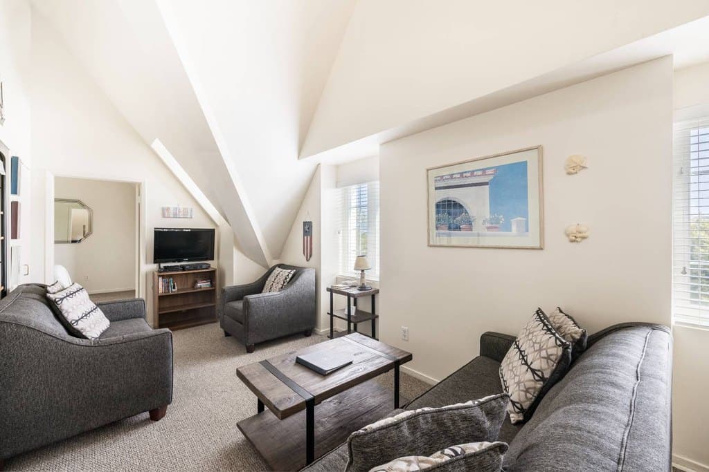 236 Edgemere St Apt 411, Montauk