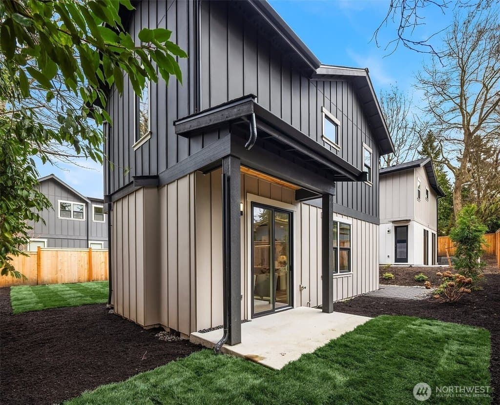 817 18th Ave W, Kirkland