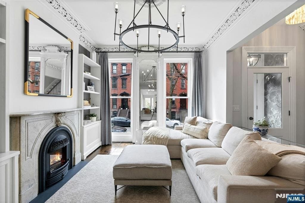 218 8th St, Jersey City