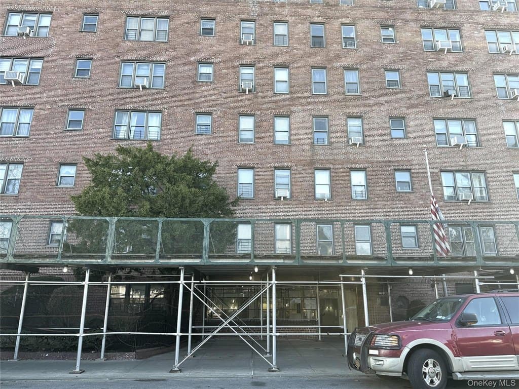 143-50 Hoover Ave Unit 204