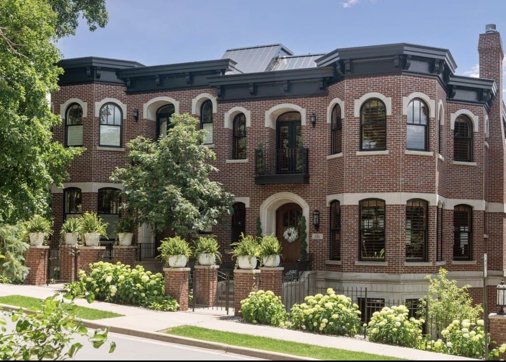 540 Rice St E, Wayzata