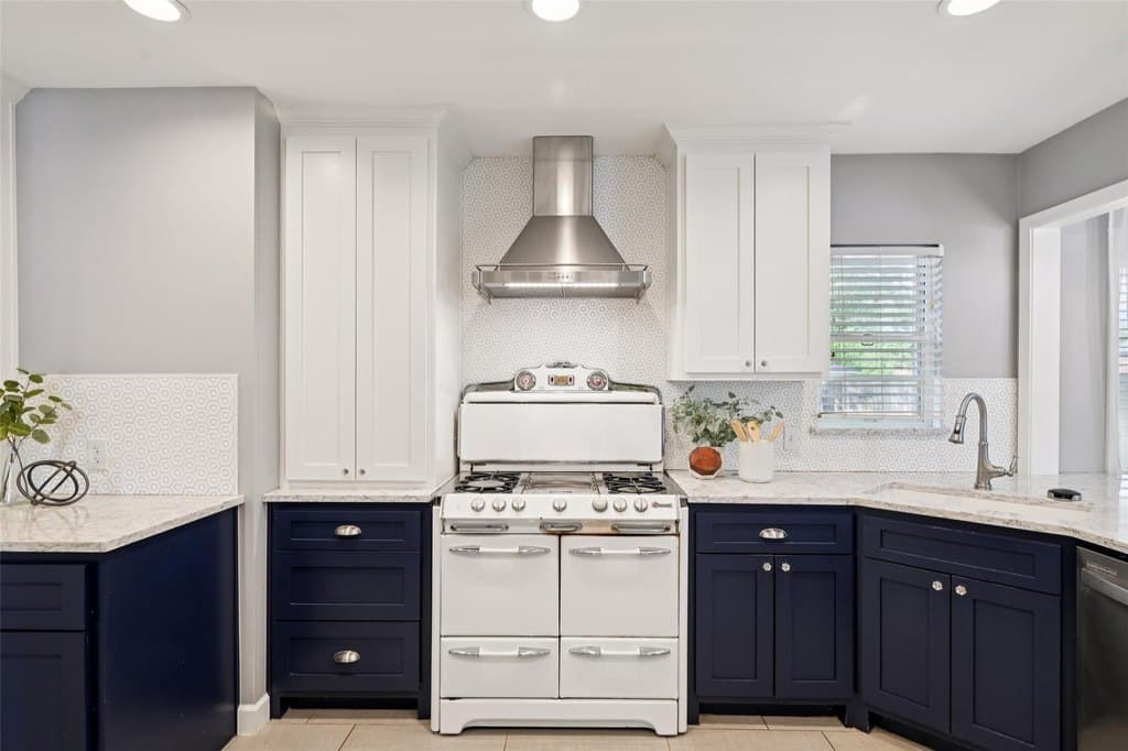 2403 W Colorado Blvd