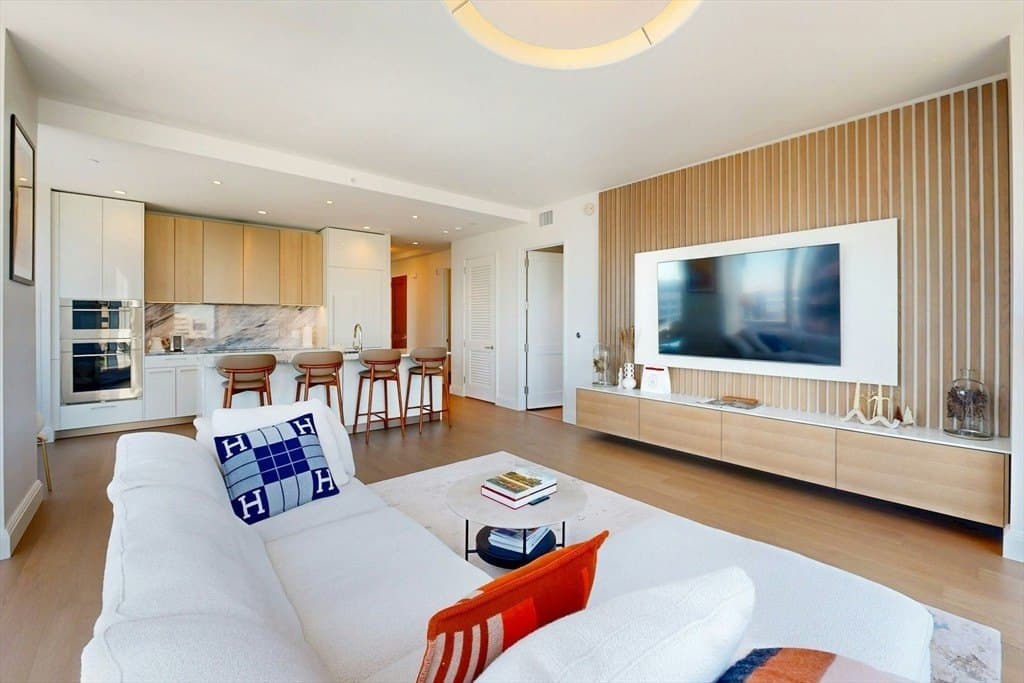 240 Devonshire St Unit 3912