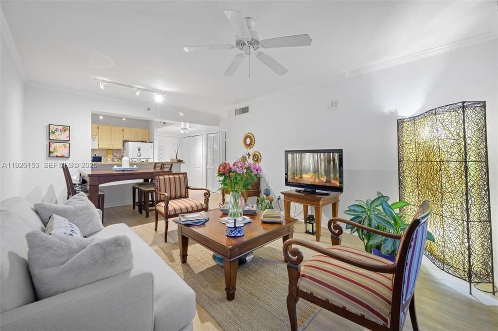 2665 SW 37th Ave Apt 202