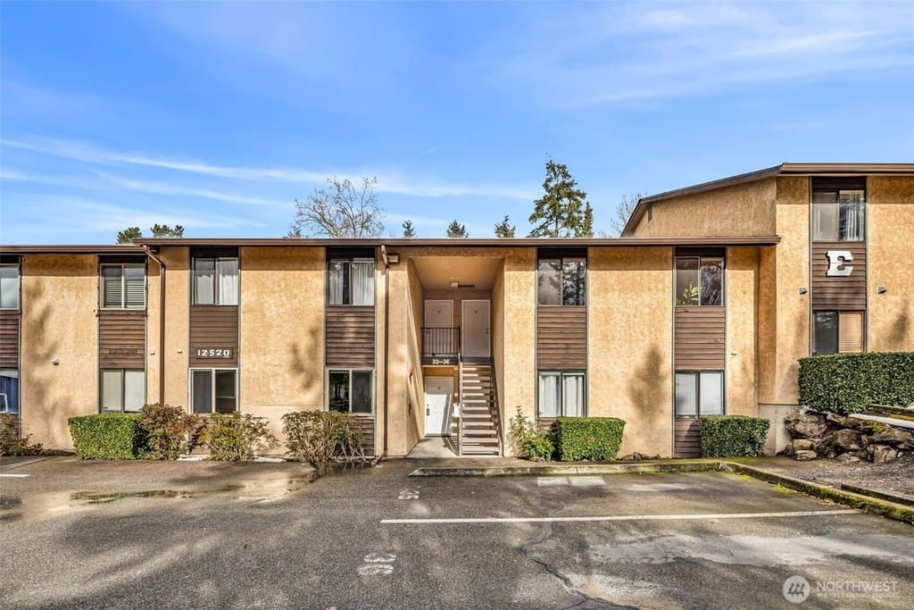 12520 NE 145th St Apt E33, Kirkland