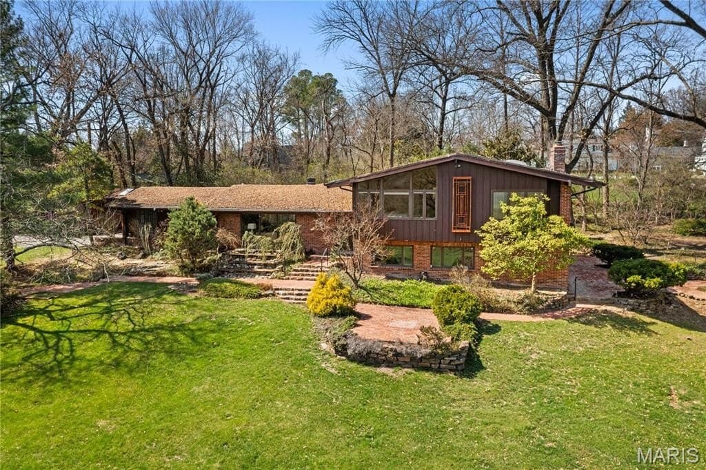 233 S Warson Rd, Ladue